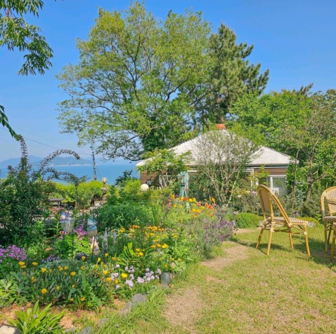 Country House Exclamation Mark & Comma Namhae Exterior foto
