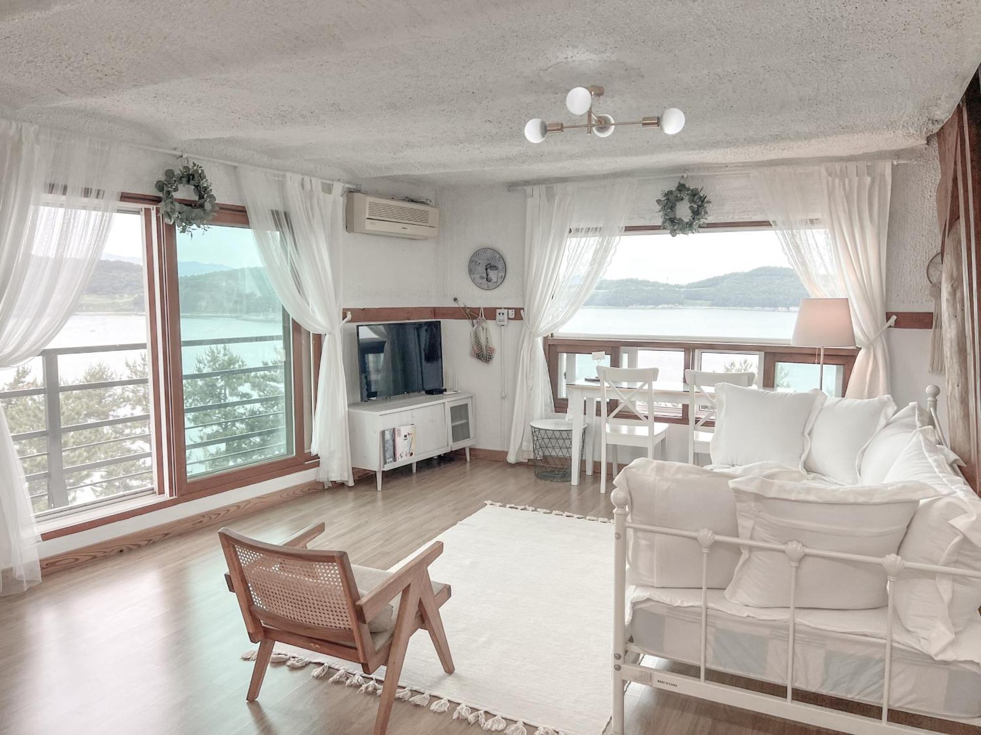 Country House Exclamation Mark & Comma Namhae Exterior foto