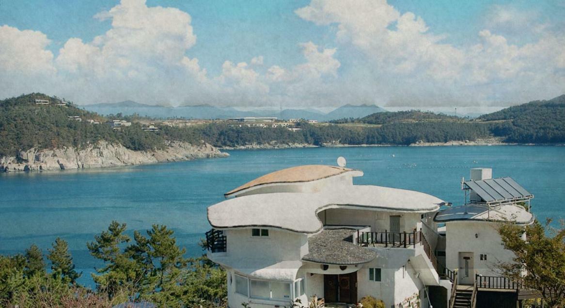 Country House Exclamation Mark & Comma Namhae Exterior foto